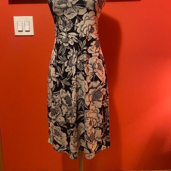 Strapless black and white floral dress - Picture 2 of 3